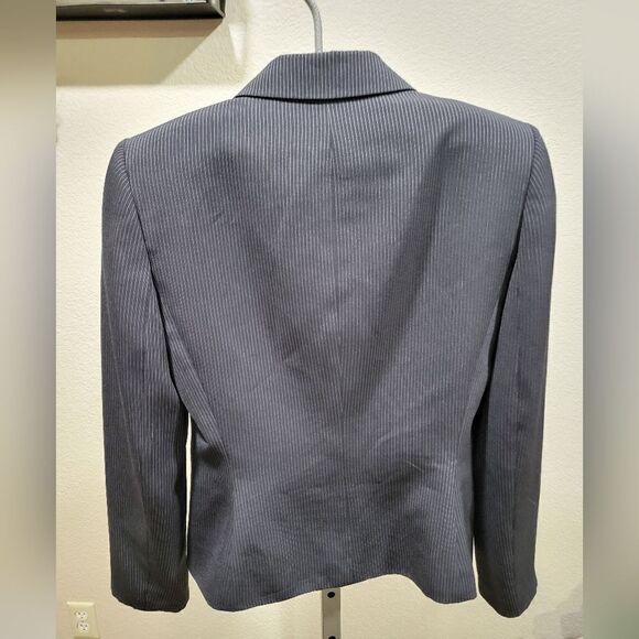 Tahari blazer  - Picture 2 of 4